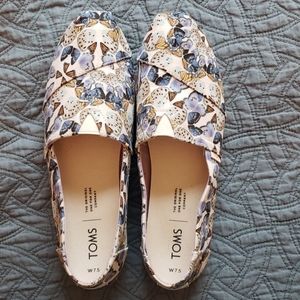 Toms butterfly print Alpargata slip ons